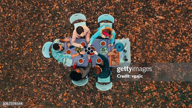 al fresco meal - small group of people outdoors food stock pictures, royalty-free photos & images