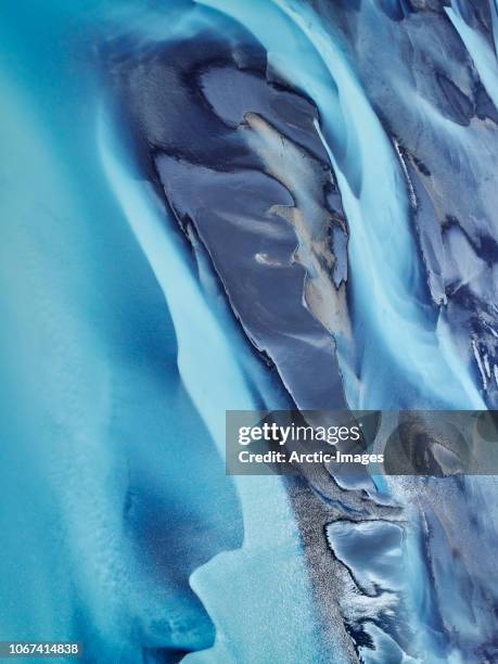 patterns in riverbeds seen from above, iceland - ijsland panorama stockfoto's en -beelden