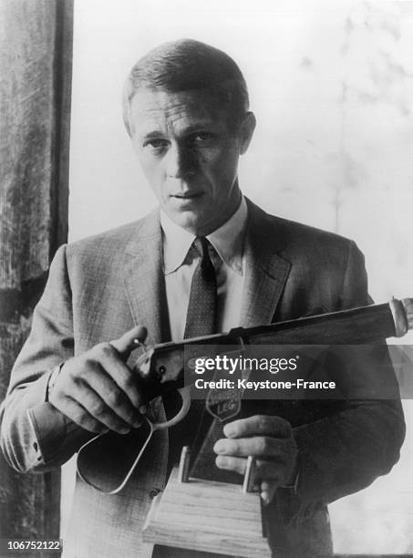 Steve Mcqueen Gun Photos and Premium High Res Pictures - Getty Images