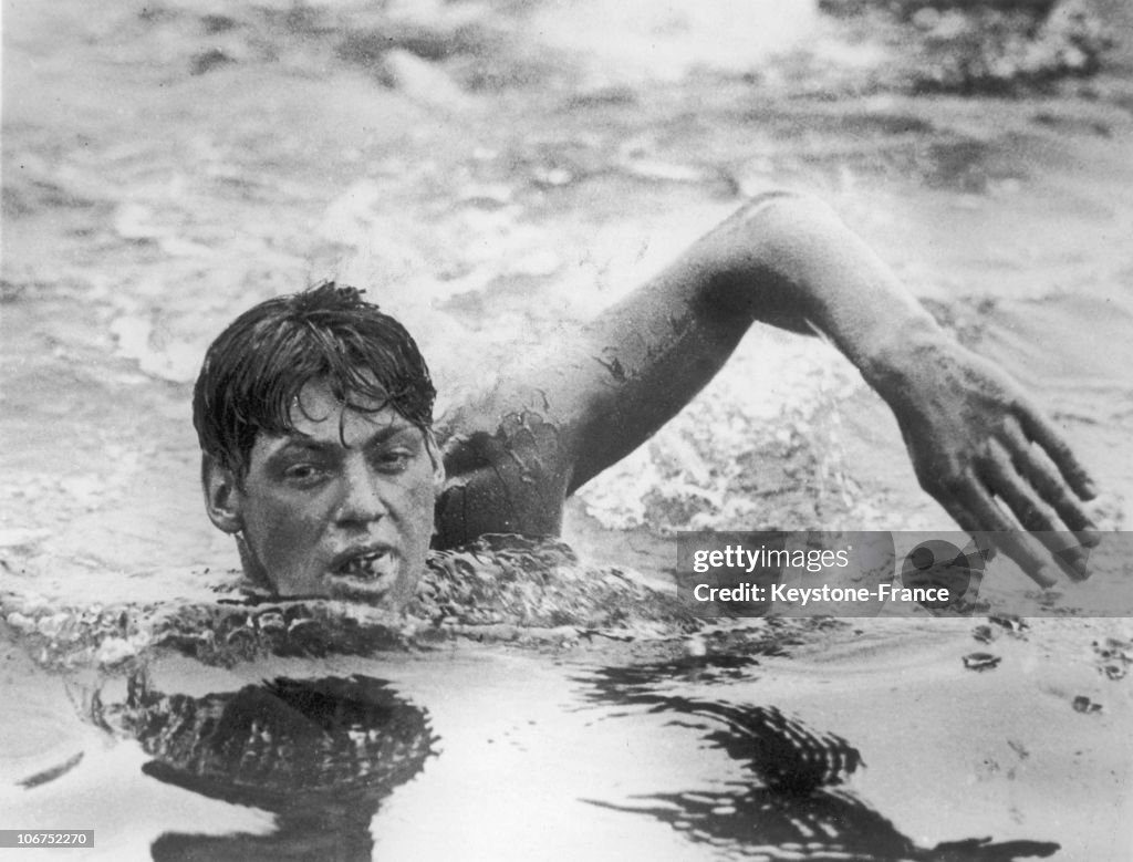 Johnny Weissmuller Swimming The Crawl In 1927