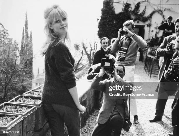 Rome, Brigitte Bardot And Photographers In 1962