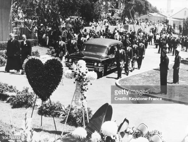 Hollywood, The Funeral Cortege Arriving At The Burial Of Marilyn Monroe. August 1962