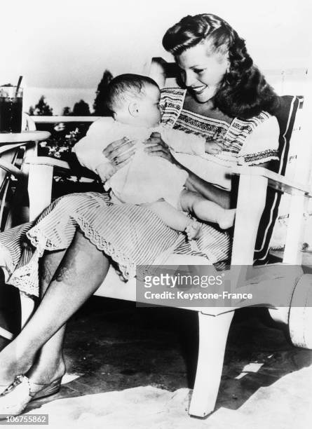 New York, Rita Hayworth Holding Her Litlle Daughter Rebecca Welles. 1945