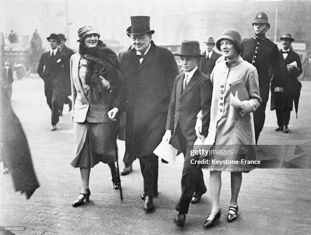 United Kingdom.London.The Chancellor Of The Exchequer Winston Churchill With His Wife, Son And Daughter. 1926.