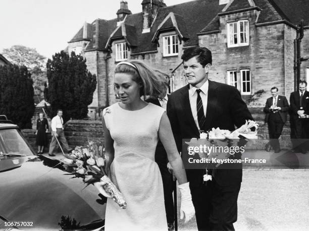 Chatsworth, Edward Kennedy And His Wife Joan Going On The Grave Of His Sister In 1965