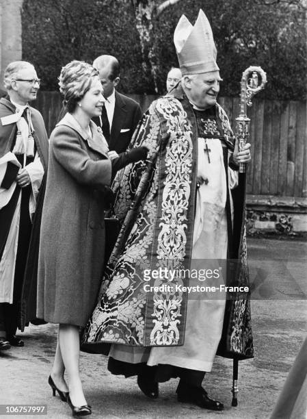Kent, Canterbury, The Queen Elizabeth Ii And The Archbishop Michael Ramsey For The Maundy Ceremony In April 1965.