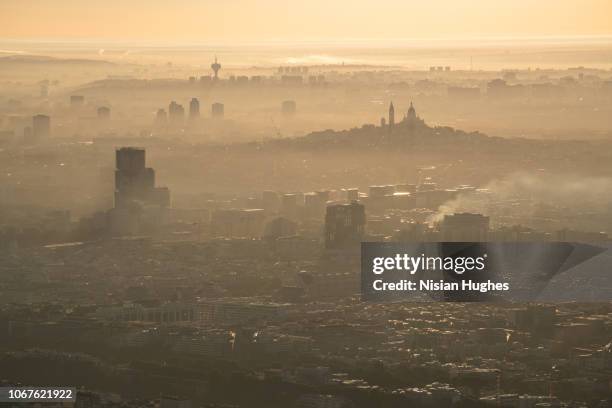 aerial flying over paris france at sunrise - inquinamento dellaria foto e immagini stock