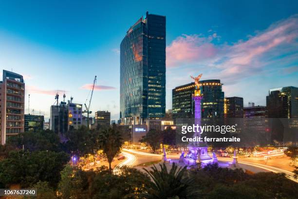 overeenkomende dag en nacht mexico city-skyline - ciudad de méxico stockfoto's en -beelden