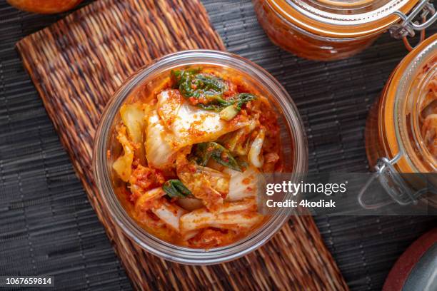 homemade kimchee - kimchee imagens e fotografias de stock