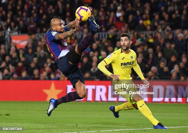 Arturo Vidal of Barcelona controls the ball ahead of Alvaro Gonzalez of Villareal during the La Liga match between FC Barcelona and Villarreal CF at...