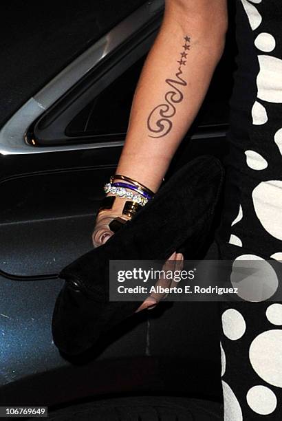 11 Black Swan Tattoo Photos and Premium High Res Pictures - Getty Images 11 Black Swan Tattoo Photos and Premium High Res Pictures - Getty Images