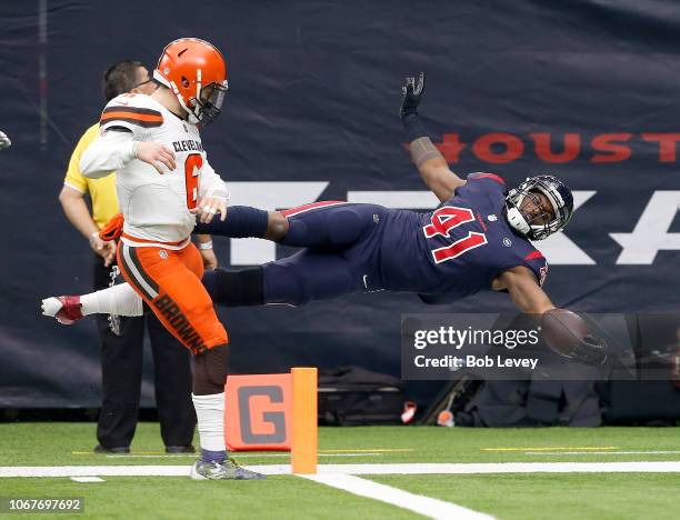 Zach Cunningham of the Houston Texans intercepts Baker Mayfield of the Cleveland Browns for a touchdown in the second quarter at NRG Stadium on...