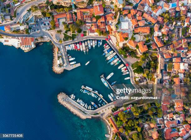 luftaufnahme des hafens von antalya (kaleici) - stadt antalya stock-fotos und bilder