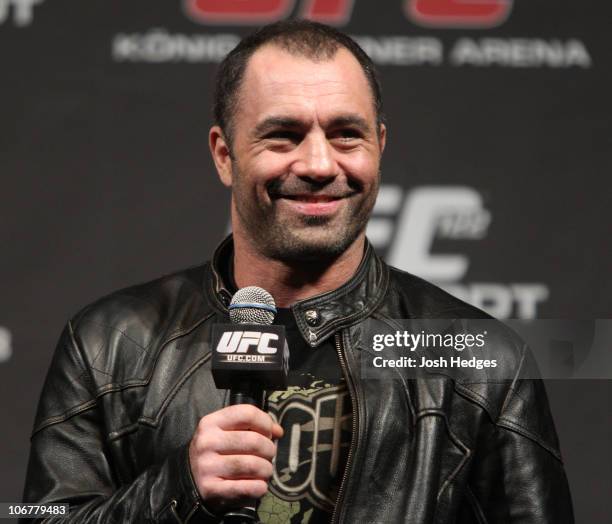 Joe Rogan Commentating Ufc 408 Ufc Announcers Stock Photos, High-Res Pictures, and Images - Getty ...