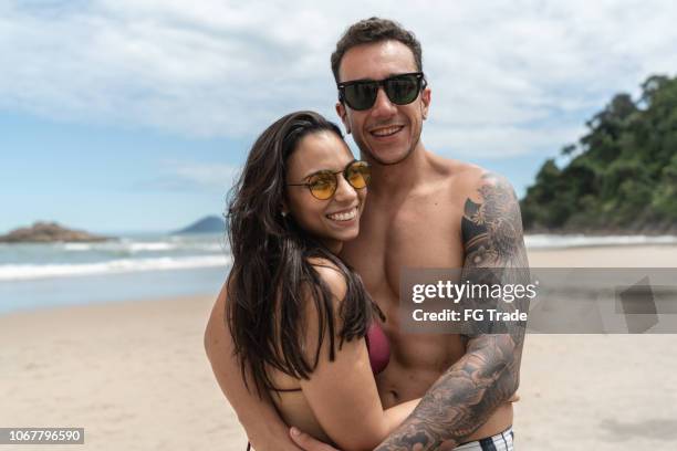 portrait of a couple at beach - florianópolis imagens e fotografias de stock