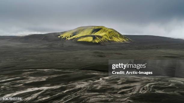 blacks sands and riverbeds, iceland - maelifell stock pictures, royalty-free photos & images