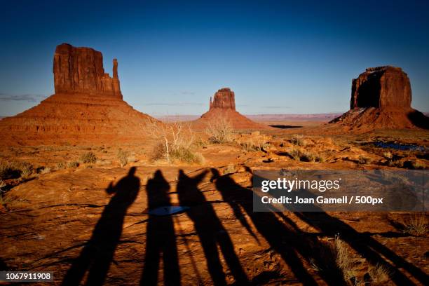 shadows of group of people in monument valley - monument valley stockfoto's en -beelden