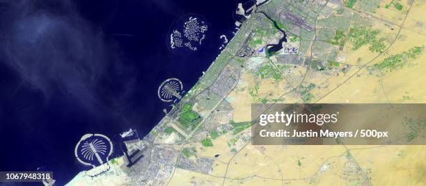 aerial view of cityscape - map of the uae fotografías e imágenes de stock