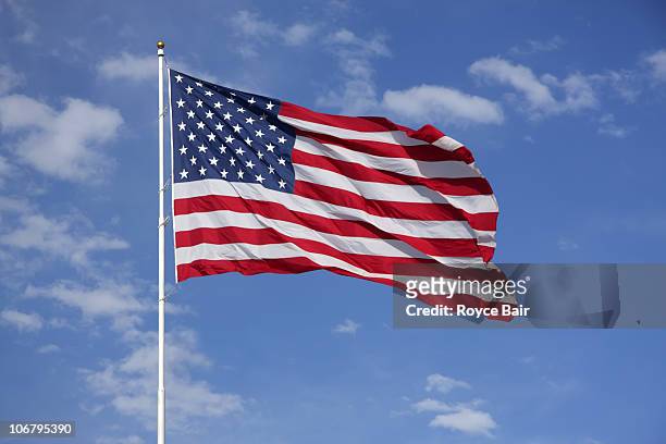 american flag flying in the wind - american stockfoto's en -beelden