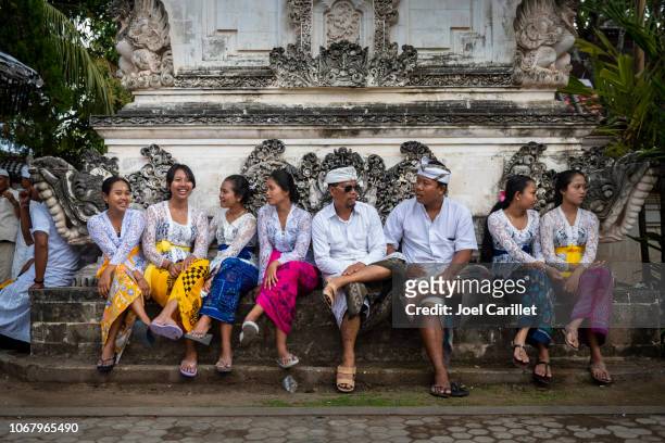 balinese at temple pura dalem penetaran ped on nusa penida - indonesia family stock pictures, royalty-free photos & images