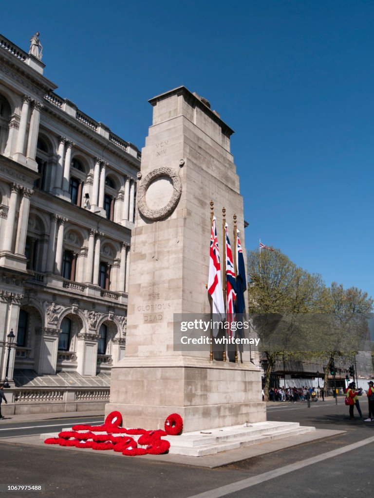 Kransen en vlaggen op The Cenotaph in Whitehall, Londen