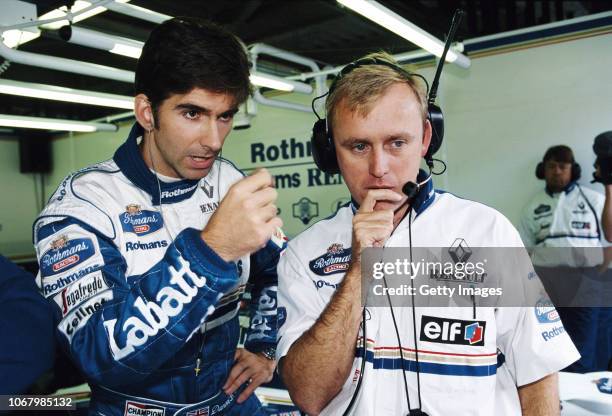 Williams driver Damon Hill of Great Britain talks with engineer David Brown during practice for the Monza Grand Prix on September 8, 1995 in Monza,...