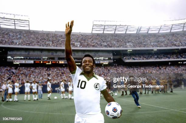 Playoffs: New York Cosmos Pele victorious after winning match vs Fort Lauderdale Strikers at Giants Stadium. East Rutherford, NJ 8/14/1977 CREDIT:...