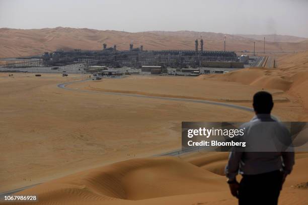An employee looks out over the Natural Gas Liquids facility in Saudi Aramco's Shaybah oilfield in the Rub' Al-Khali desert in Shaybah, Saudi Arabia,...