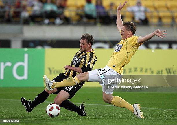 Ben Sigmund of the Phoenix is tackled by Daniel McBreen of the Mariners during the round 14 A-League match between the Wellington Phoenix and the...