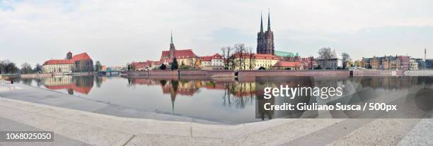 panoramic view of oder river and old town of wroclaw - giuliano rios fotografías e imágenes de stock