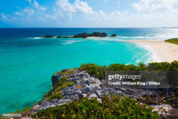 beach and cliff on sea coast - turks and caicos islands stock pictures, royalty-free photos & images