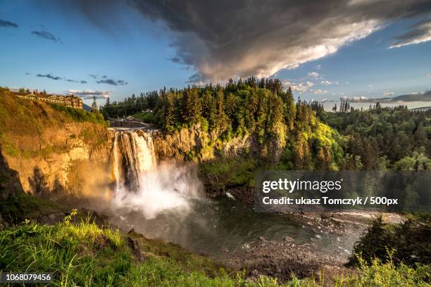 house on mountain with waterfall - snoqualmie stock pictures, royalty-free photos & images