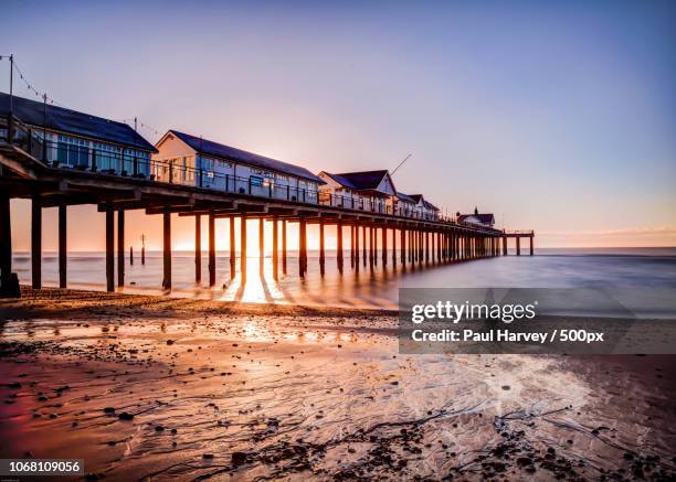 sunrise over pier - suffolk stock-fotos und bilder