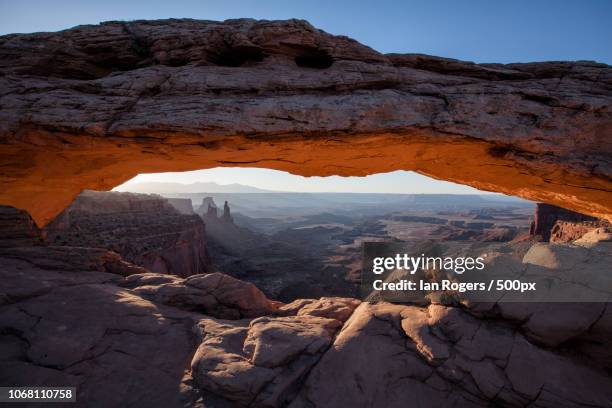 moab, united states - mesa arch stockfoto's en -beelden