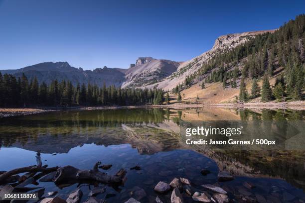 scenic view of stella lake in great basin national park - great basin photos et images de collection