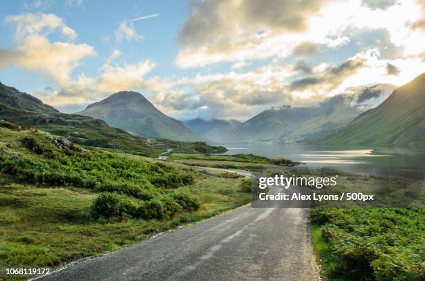 sunrise over hills and lake - english lake district 個照片及圖片檔