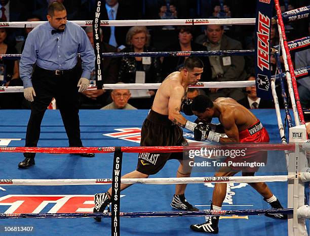Rios Vs Reed 12 Omri Lowther Stock Photos, High-Res Pictures, and Images - Getty Images