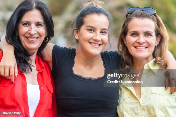 glückliche familie - teen lesbian stock-fotos und bilder