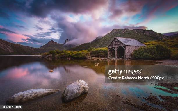 landscape with cradle mountain - cradle mountain tasmania imagens e fotografias de stock