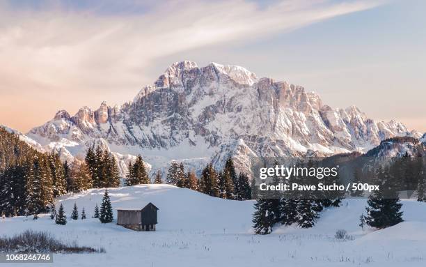 winter view of val badia, dolomites, italy - european alps fotografías e imágenes de stock