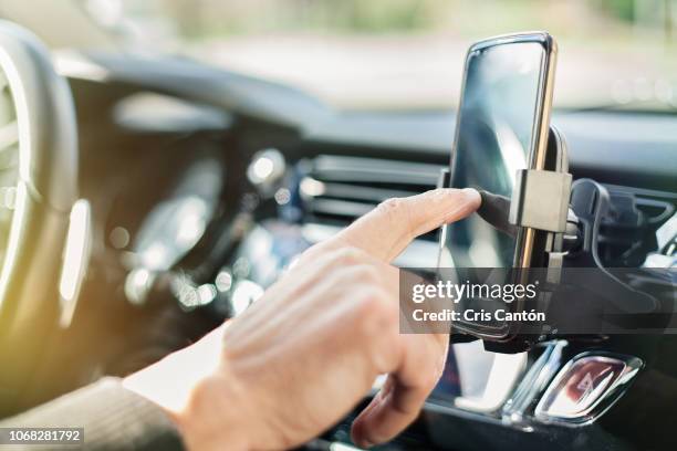 man using smart phone in car - vehicle interior imagens e fotografias de stock