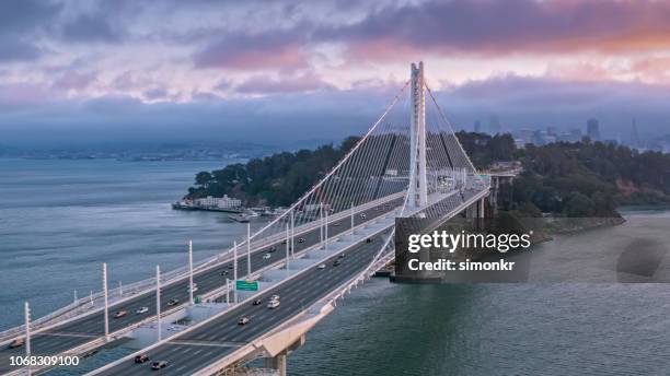 luchtfoto van de snelweg dwight d. eisenhower bij zonsondergang - oakland californië stockfoto's en -beelden