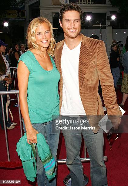 Erin Bartlett and Oliver Hudson during Dreamworks Pictures' "Dreamer: Inspired By A True Story" Los Angeles Premiere - Arrivals at Mann Village...
