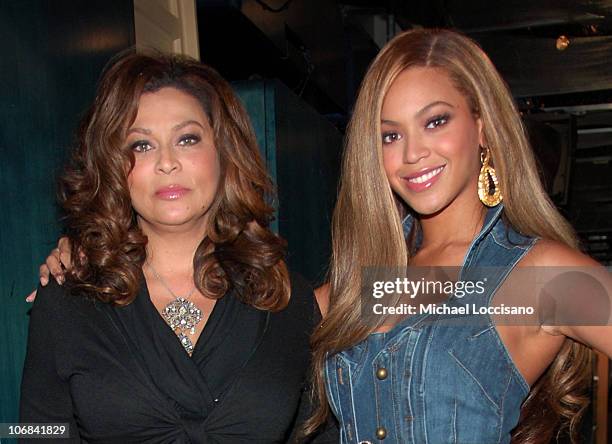 658 Tina Knowles And Mother Stock Photos, High-Res Pictures, and Images - Getty Images