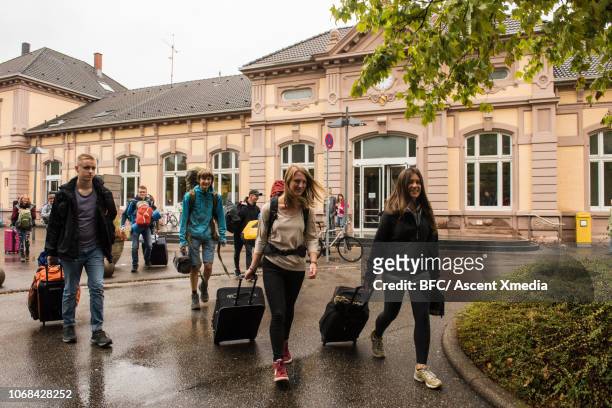 young adults leave train station with suitcasess - sabbatical stockfoto's en -beelden