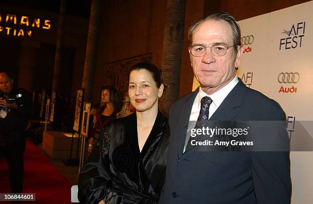 Tommy Lee Jones , director, and wife during AFI Fest 2005 - Centerpiece Gala Presentation of "The Three Burials of Melquiades Estrada" - Red Carpet...