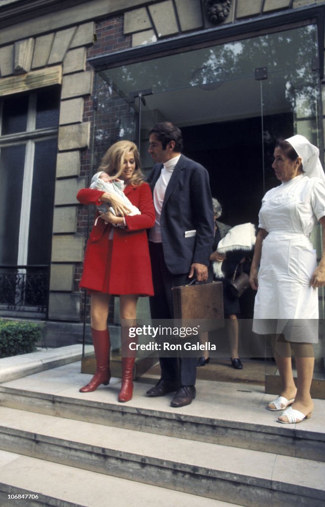 Jane Fonda and Roger Vadim Depart from the Belvedere Hospital in Paris with Their New Baby Vanessa - October 7, 1968