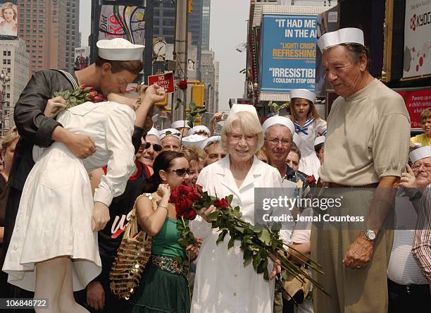 Edith Shain and Carl Muscarello, the couple that appeared in Alfred Eisenstaedt's iconic photo "The Kiss," appear in New York City's Times Square to...