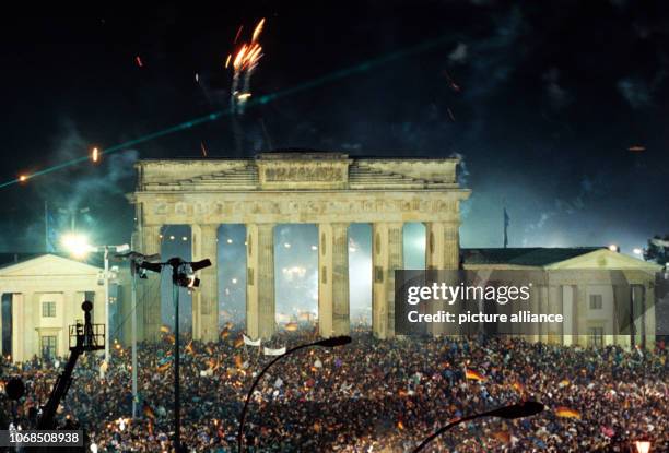 The picture shows part of the crowd which has gathered in front of Brandenburg Gate in Berlin to celebrate the German Unity in the night to 03...