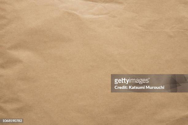 kraft brown paper texture background - marrón fotografías e imágenes de stock